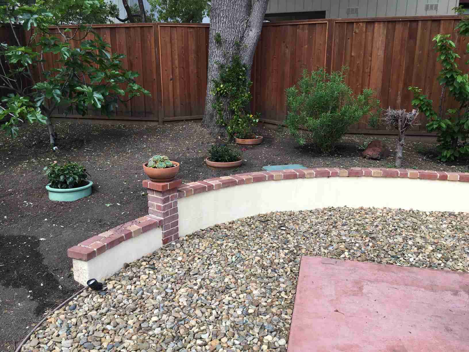 Retaining wall with brick pattern